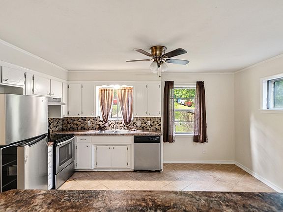 5th image of 104 Fruitwood St