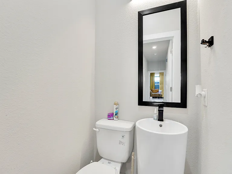 4621 Collins Ave — Photo 11