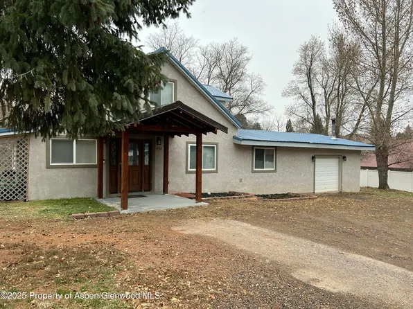 970 6th St, Meeker, CO 81641