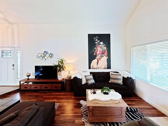 4th image of 1017 Carob Ct