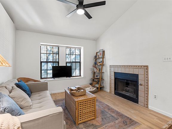 4th image of 1411 Gracy Farms Ln APT 85