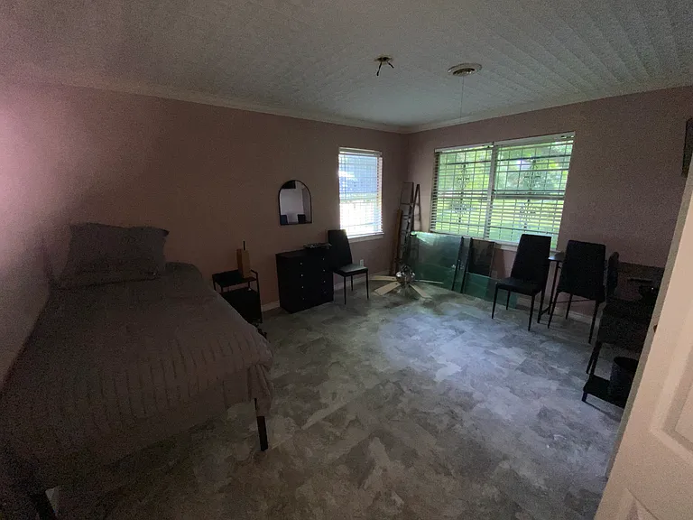 1025 Henderson Ave — Photo 18