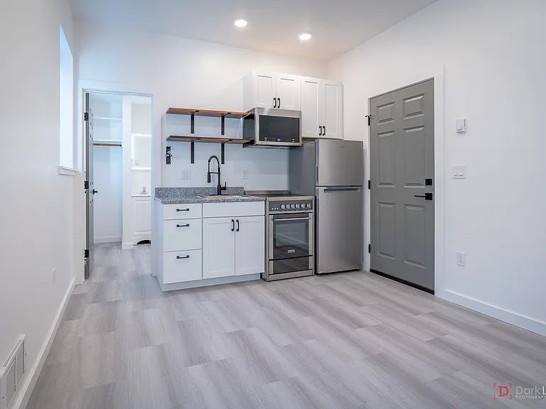 130 N F St — Photo 39