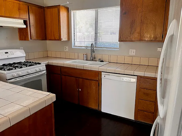 3 bed, 1277 sqft, $3,100 — Photo 3