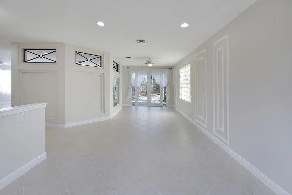 4 bed, 2.5 bath, 2644 sqft, $5,000 — Photo 4