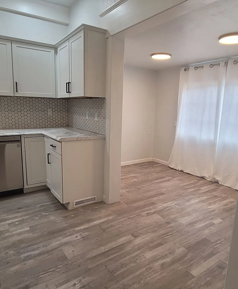 3 bed, 1.5 bath, $1,750 — Photo 4