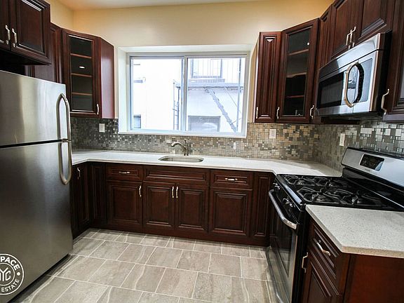 3rd image of 444 Suydam St #2RX