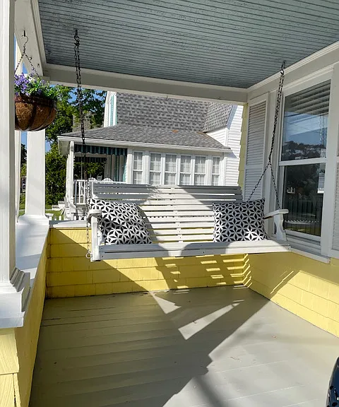 Front porch swing
