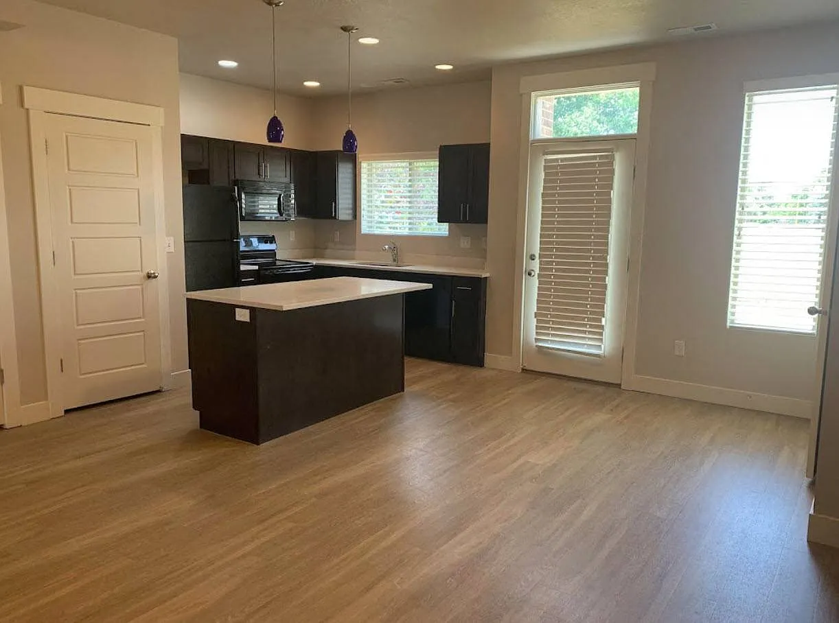 Madrona Townhomes — Photo 3