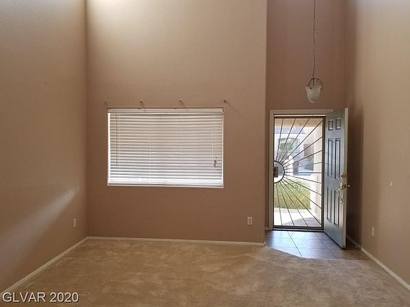 5th image of 404 Orchid Oasis Ave