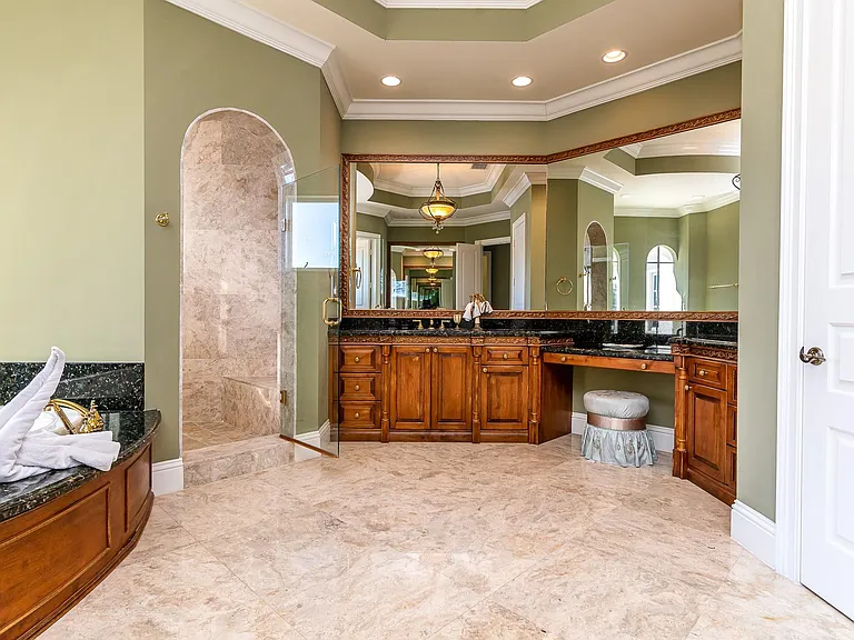580 Admirals Way — Photo 13