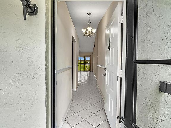 4th image of 22017 Palms Way #202