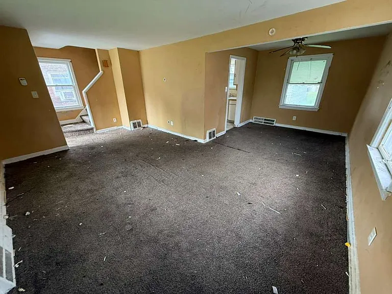 5470 Hollywood Ave — Photo 8