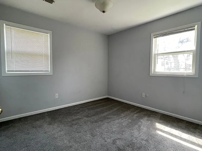 27411 Long St — Photo 4