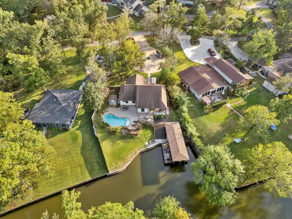 13847 Parkway Manor Drive, Willis, TX 77318