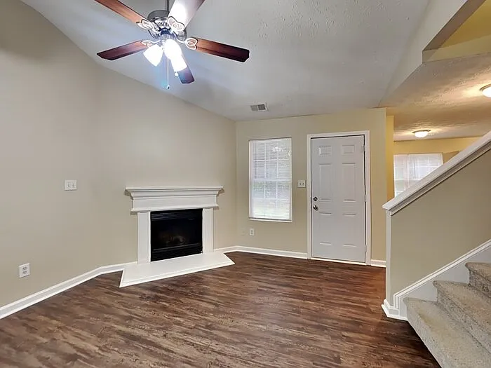 9135 Jefferson Village Dr SW — Photo 3