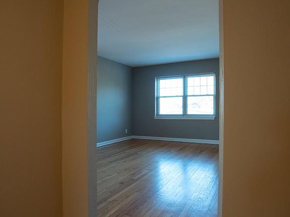 2nd image of 5608 Chippewa St #2E