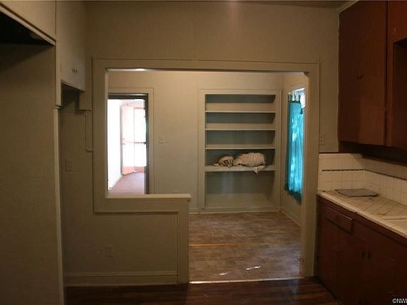 3rd image of 2932 Lillian St