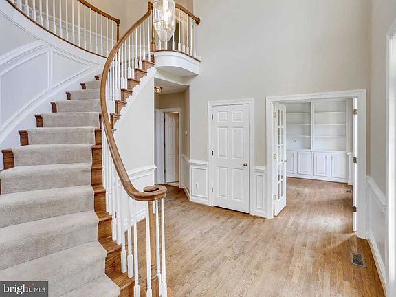 2nd image of 8525 Oak Pointe Way