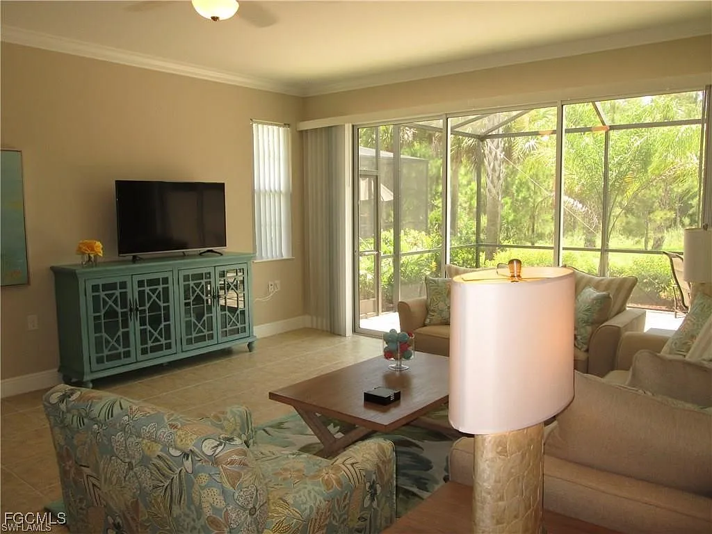 2 bed, 2.0 bath, 1347 sqft, $5,500 — Photo 2