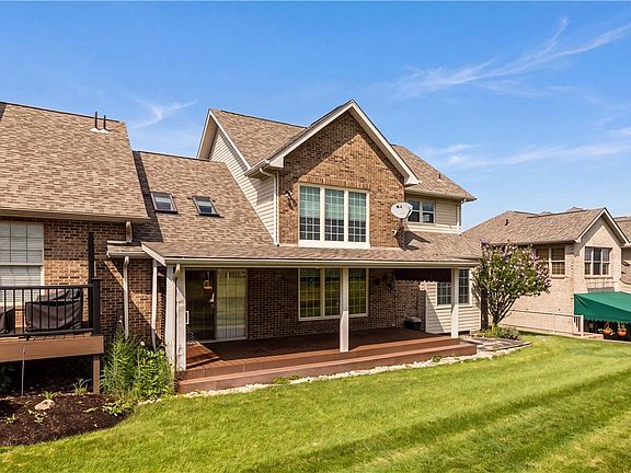 4th image of 1027 Blackthorne Dr #A