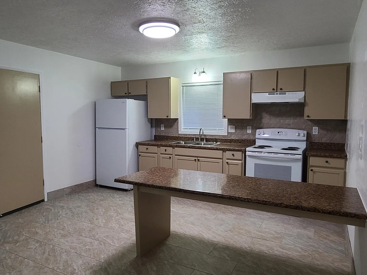 2 bed, 720 sqft, $1,750 — Photo 4