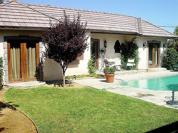 Front view of the new back house 2006 (Casa Santa Barbara)