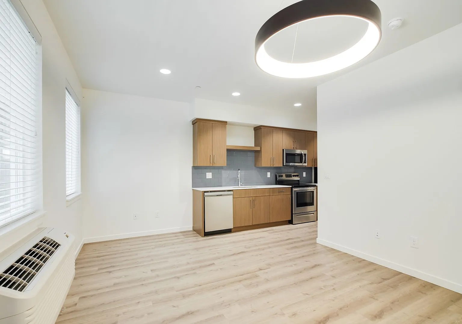 Ellie Jean Apartments — Photo 3
