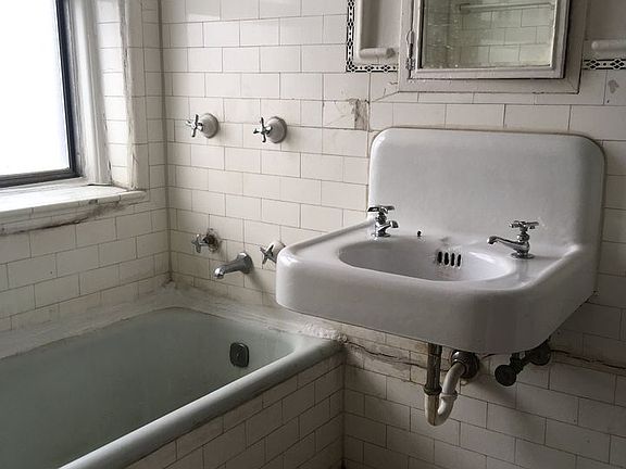 5th image of 10 Ferris St #117