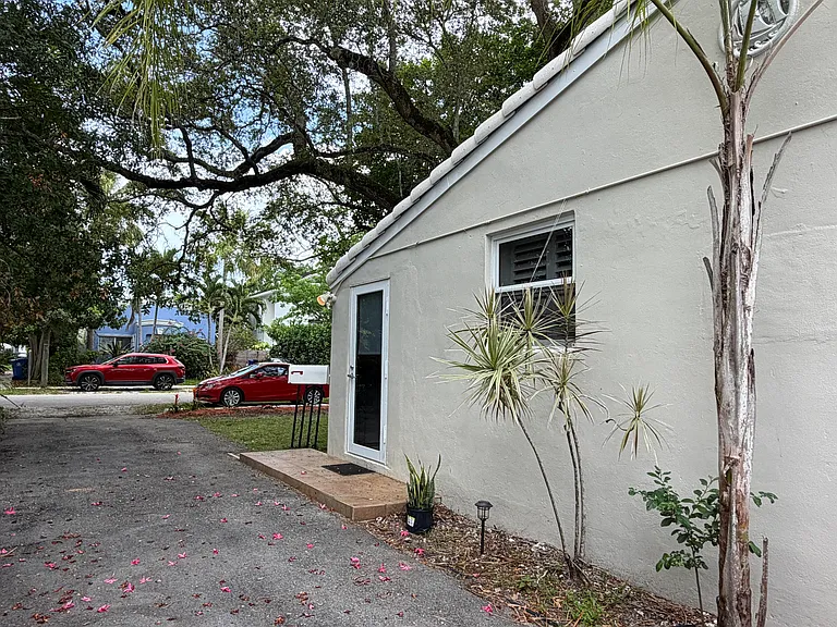 609 SW 6th Ave — Photo 15