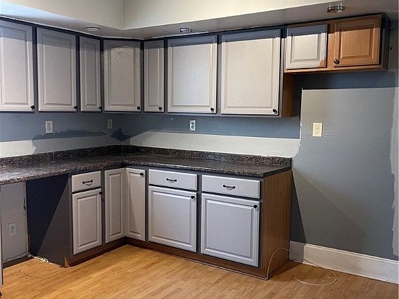 4th image of 612 West St