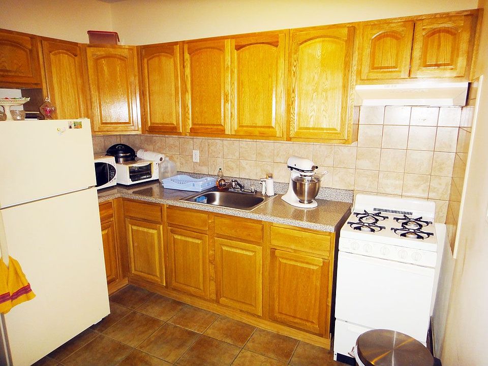 Eat-in kitchen