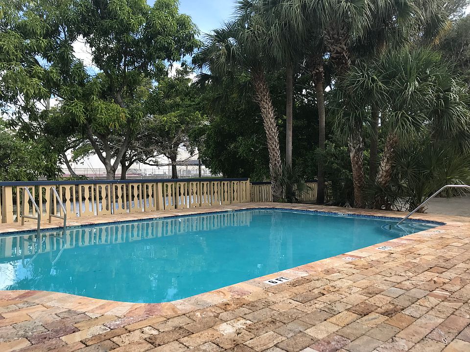 1st image of 4301 NW 18th St APT 209