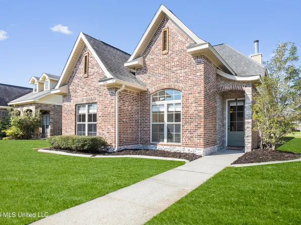 526 Palm Breeze Dr, Ocean Springs, MS 39564