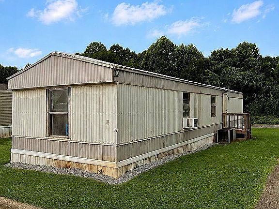 4th image of 39 Midway Dr