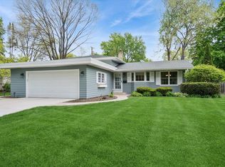 1232 Laurel Ln, Naperville, IL 60540