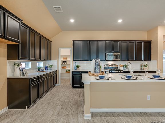 4th image of 2963 BLENHEIM PARK