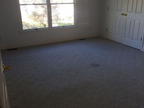 5th image of 353 Diana Ct