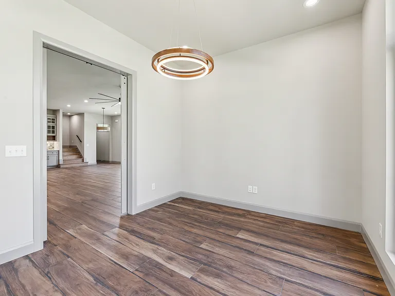 421 W Fort Worth St — Photo 21