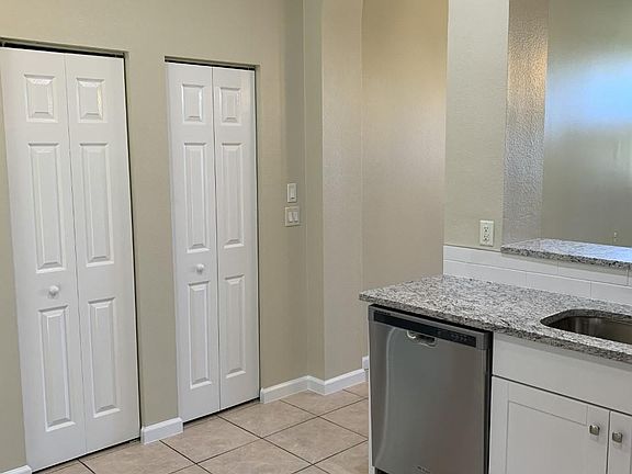 5th image of 17 Columbia Ln #B