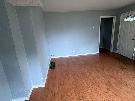 2nd image of 41 W Acacia Blvd