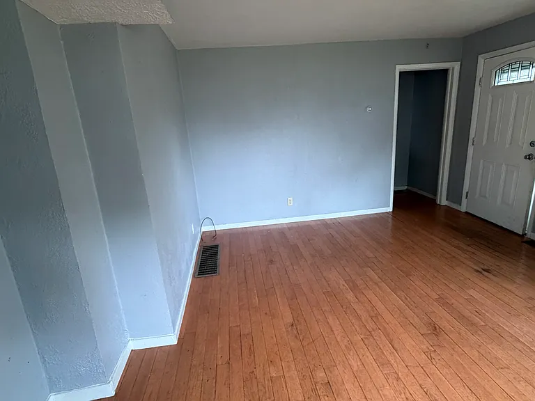 41 W Acacia Blvd — Photo 2