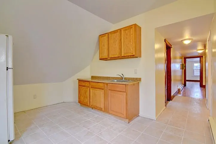 331 Center St — Photo 4