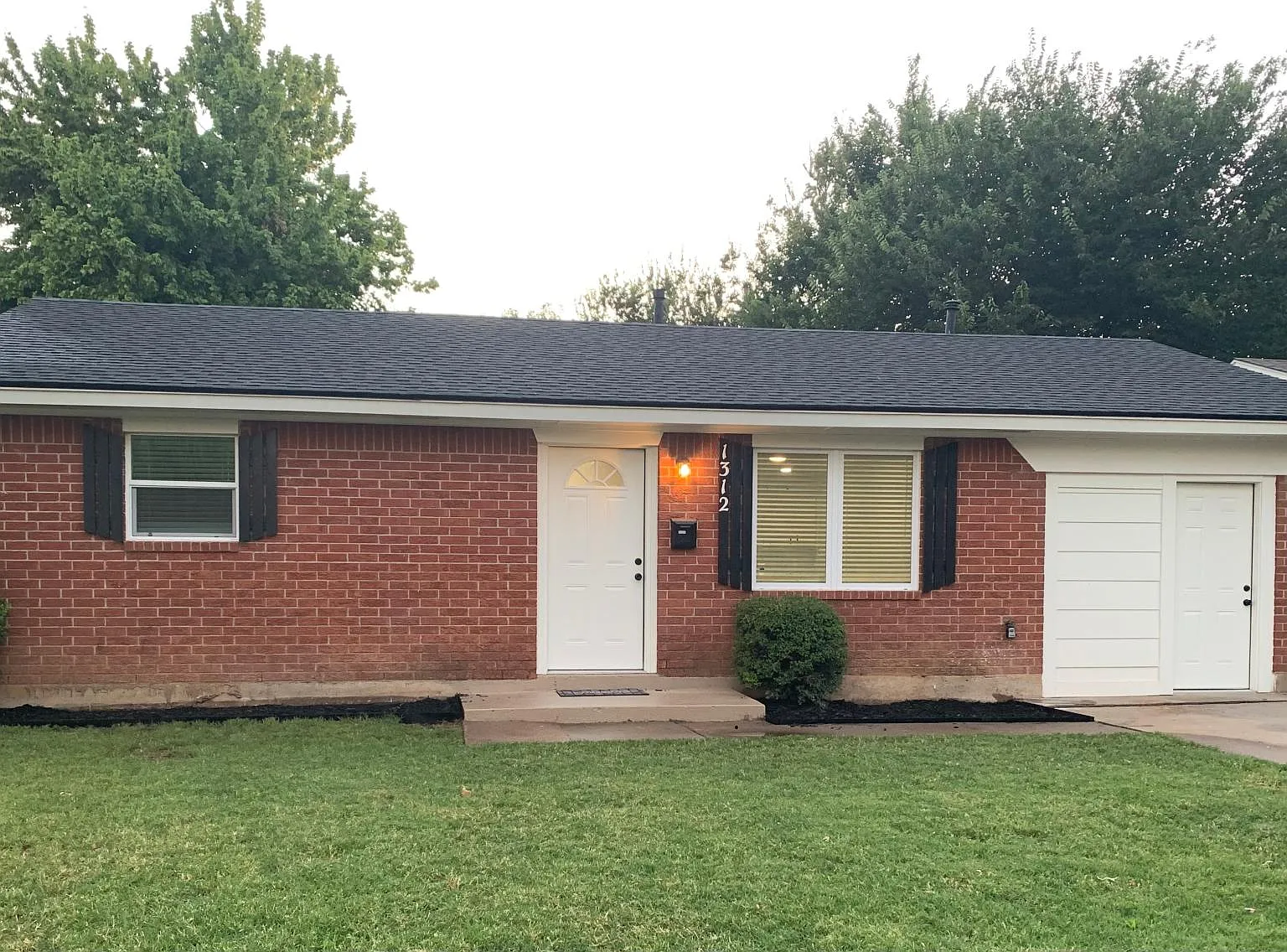 2 bed, 950 sqft, $1,350 — Photo 1