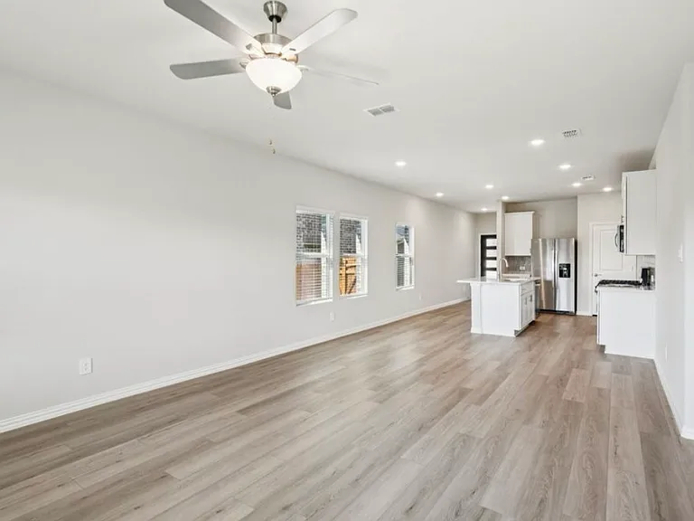 808 Leavenworth Dr — Photo 7