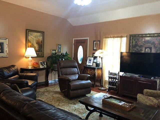 2nd image of 73 Pecan Hills Dr