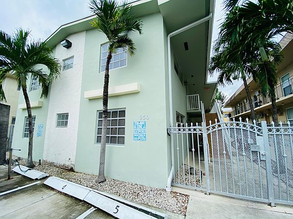 2nd image of 948 Biarritz Dr #1
