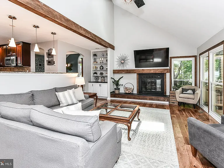 7910 Oak Hollow Ln — Photo 27