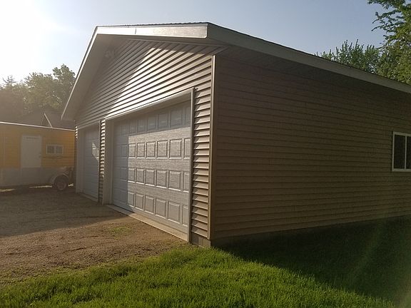 New three stall 32x36 garage