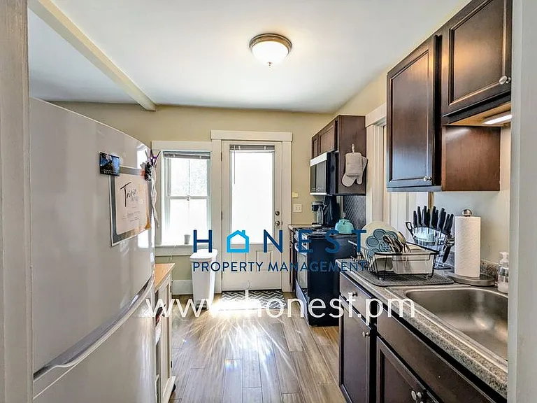 18 Warren St #2 — Photo 2